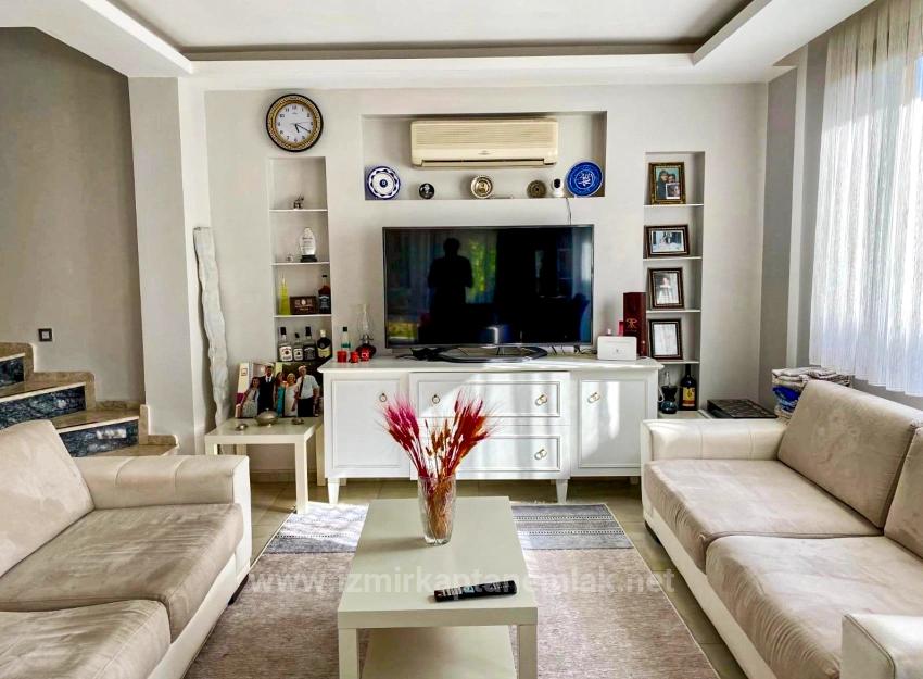 3+1 Villa Zum Verkauf In Einer Bewachten Wohnanlage Mit Swimmingpool Im Stadtteil Cumhuriyet, Seferihisar, Izmir.