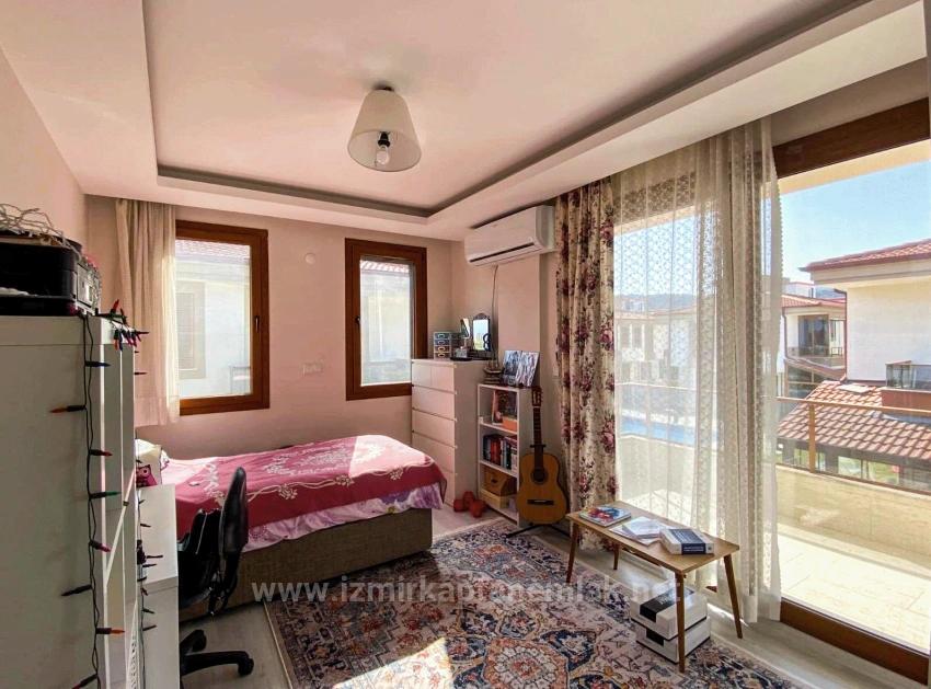 3+1 Villa Zum Verkauf In Einer Bewachten Wohnanlage Mit Swimmingpool Im Stadtteil Cumhuriyet, Seferihisar, Izmir.