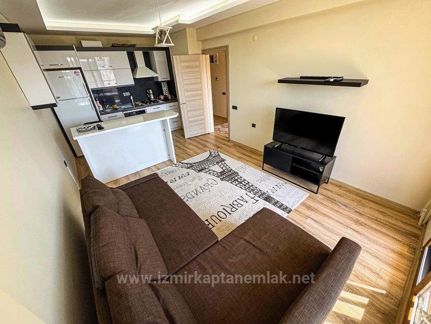 1+1-Apartment Zum Verkauf In Einer Anlage Mit Swimmingpool In Bengiler, Seferihisar, Izmir.