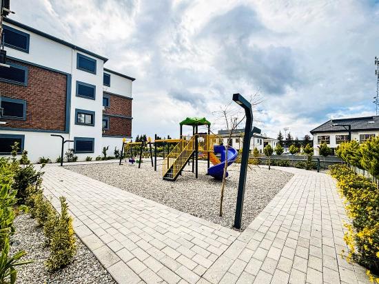 Gelegen In Einer Geschlossenen Wohnanlage Mit Swimmingpool Und Überwachungskameras Im Viertel Çolakibrahim Bey, Seferihisar, İzmir.