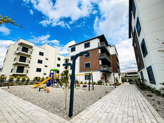 Gelegen In Einer Geschlossenen Wohnanlage Mit Swimmingpool Und Überwachungskameras Im Viertel Çolakibrahim Bey, Seferihisar, İzmir.