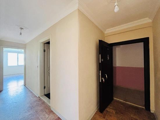 2+1-Zimmer-Wohnung Mit Geschlossener Küche, Nach Hinten Ausgerichtet, Bergblick, Im Stadtzentrum Von Bengiler, Seferihisar, Izmir