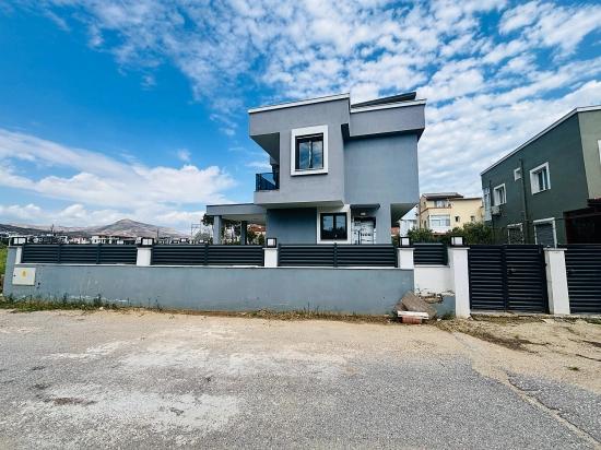 3+1 Villa Mit Großem Garten Zum Verkauf Im Stadtteil Cumhuriyet, Seferihisar, Izmir
