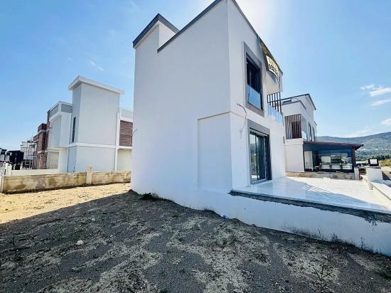 2+1 Freistehende Villa Mit Großem Garten Zum Verkauf Im Stadtteil Cumhuriyet, Seferihisar, Izmir