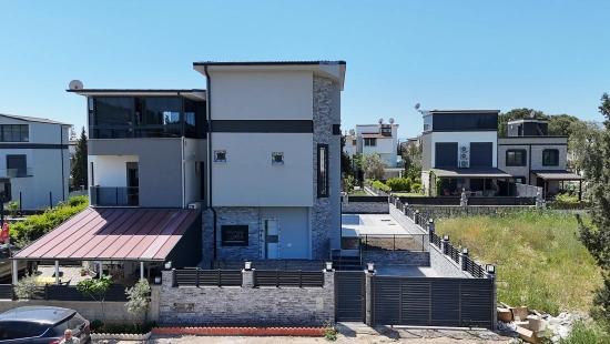 3+1 Freistehende Villa Mit Pool Zum Verkauf Im Stadtteil Cumhuriyet, Seferihisar, Izmir