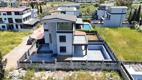 3+1 Freistehende Villa Mit Pool Zum Verkauf Im Stadtteil Cumhuriyet, Seferihisar, Izmir