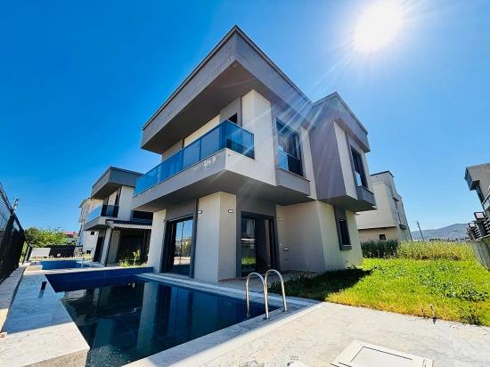 3+1 Freistehende Villa Mit Pool Zum Verkauf Im Stadtteil Cumhuriyet, Seferihisar, Izmir