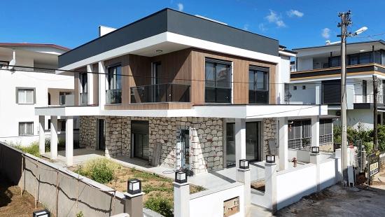 Doppelhaushälfte Zum Verkauf Im Stadtteil Payamlı, Seferihisar, İzmir, 300 M Vom Meer Entfernt, 3+1-Zimmer-Aufteilung.
