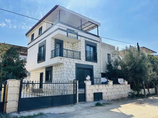 In İzmir Seferihisar Cumhuriyet Mahallesi Gibt Es Eine 5+1 Satılık Müstakil Villa Zu Kaufen. Übersetzung: In Izmir Seferihisar Cumhuriyet Viertel Gibt Es Eine 5+1 Zu Verkaufende Separate Villa. Korrektur: In Izmir Seferihisar Cumhuriyet Stadtteil Gibt Es Eine 5+1 Zu Verkaufende Separate Villa. Letzte Korrektur: In Izmir Seferihisar Cumhuriyet Stadtteil Befindet Sich Eine 5+1 Satılık Müstakil Villa Zum Verkauf, Dies Wird Zu: In Izmir Seferihisar Cumhuriyet Stadtteil Befindet Sich Eine 5+1 Separate Villa Zum Verkauf. Die Endgültige Antwort Lautet: In Izmir Seferihisar Cumhuriyet Stadtteil Befindet Sich Eine 5+1 Separate Villa Zum Verkauf.