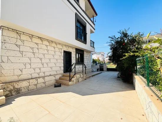 In İzmir Seferihisar Cumhuriyet Mahallesi Gibt Es Eine 5+1 Satılık Müstakil Villa Zu Kaufen. Übersetzung: In Izmir Seferihisar Cumhuriyet Viertel Gibt Es Eine 5+1 Zu Verkaufende Separate Villa. Korrektur: In Izmir Seferihisar Cumhuriyet Stadtteil Gibt Es Eine 5+1 Zu Verkaufende Separate Villa. Letzte Korrektur: In Izmir Seferihisar Cumhuriyet Stadtteil Befindet Sich Eine 5+1 Satılık Müstakil Villa Zum Verkauf, Dies Wird Zu: In Izmir Seferihisar Cumhuriyet Stadtteil Befindet Sich Eine 5+1 Separate Villa Zum Verkauf. Die Endgültige Antwort Lautet: In Izmir Seferihisar Cumhuriyet Stadtteil Befindet Sich Eine 5+1 Separate Villa Zum Verkauf.