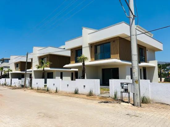 İzmir Seferihisar Mersinalanı Mahallesi In Einem Schwimmbad-siedlung 10 Stück 3+1 Zu Verkaufende Villa Mit Schwimmbad