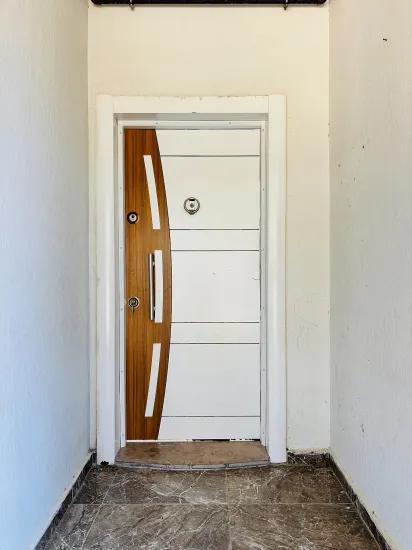In Seferihisar Çolak İbrahim Bey Mahallesi Befindet Sich Eine Wohnung Mit Separatem Eingang, 2+1 Doppelhaushälfte