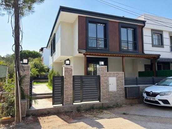 4+1-Zimmer-Villa Mit Garten In Seferihisar Doğanbey Zu Verkaufen, 400 Meter Vom Strand Entfernt