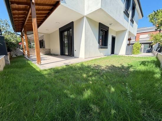 4+1-Zimmer-Villa Mit Garten In Seferihisar Doğanbey Zu Verkaufen, 400 Meter Vom Strand Entfernt