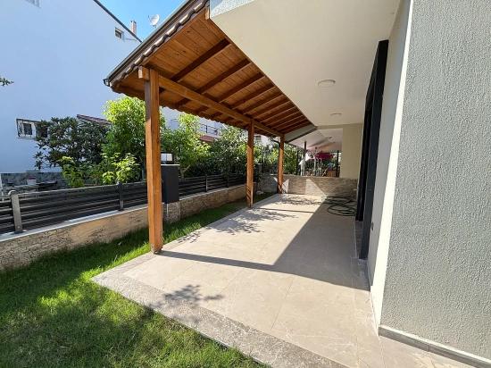 4+1-Zimmer-Villa Mit Garten In Seferihisar Doğanbey Zu Verkaufen, 400 Meter Vom Strand Entfernt