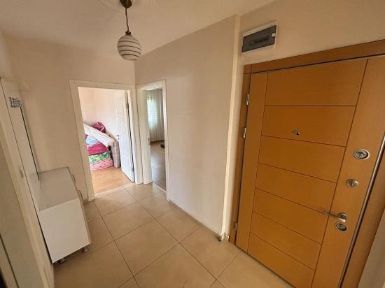 2+1-Zimmer-Wohnung Im Mittleren Stockwerk An Der Straße In Bengiler, Seferihisar