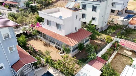İzmir Seferihisar Cumhuriyet Viertel In 310 m² Innerhalb zu verkaufen 3+1 Doppelhaushälfte Villa