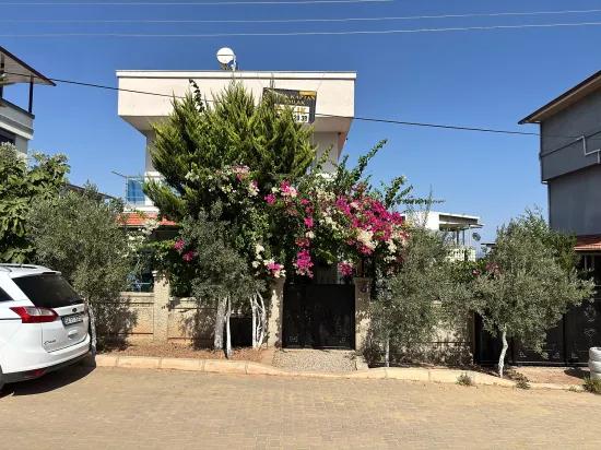 İzmir Seferihisar Cumhuriyet Viertel In 310 m² Innerhalb zu verkaufen 3+1 Doppelhaushälfte Villa