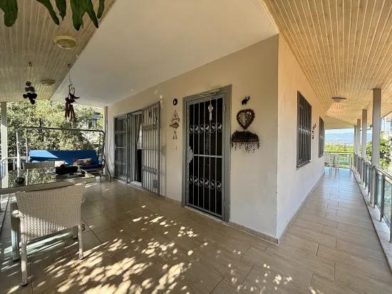 İzmir Seferihisar Cumhuriyet Viertel In 310 m² Innerhalb zu verkaufen 3+1 Doppelhaushälfte Villa