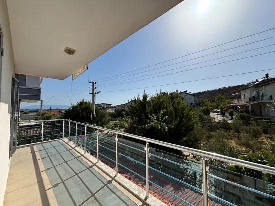 İzmir Seferihisar Cumhuriyet Viertel In 310 m² Innerhalb zu verkaufen 3+1 Doppelhaushälfte Villa