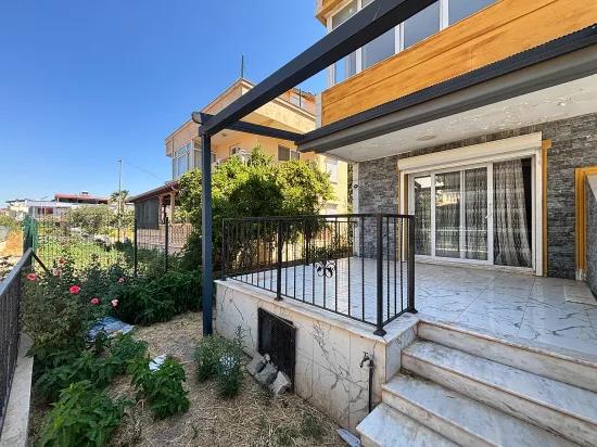 İzmir Seferihisar Bengiler Mahallesi’nde große gartenbesitzende dem Meer 20m 3+1 mietbare Villa