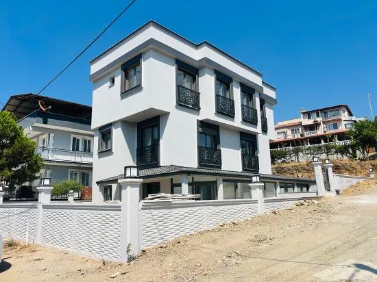 İzmir Seferihisar Tepecik Stadtviertel In der Nähe des Meeres mit Meerblick 3+1 zu verkaufende Doppelvilla
