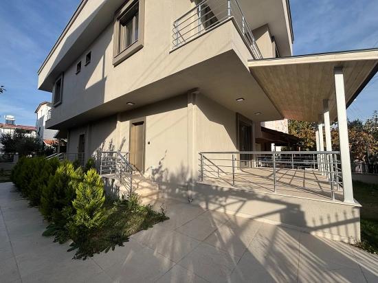 Brandneue 2+1-Villa Zum Verkauf In Wunderschöner Lage In Seferihisar Doğanbey Payamlı