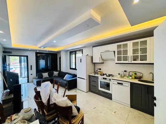 In İzmir Seferihisar Atatürk Mahallesi 2+1 geräumig mit Garten zu verkaufen Villa