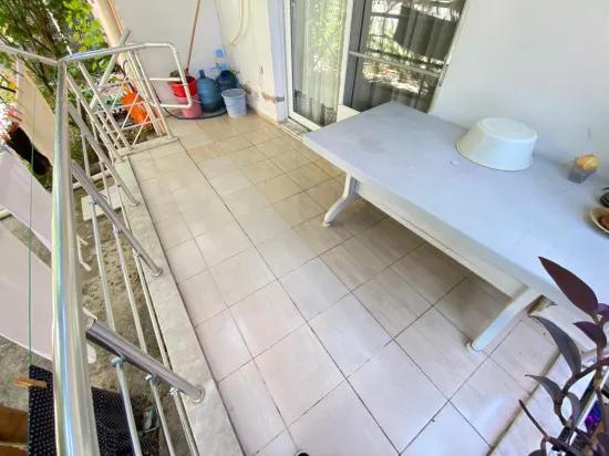 İzmir Seferihisar Im Viertel Mersin-gebiet geräumige 2+1 Wohnung mit Garten zu verkaufen