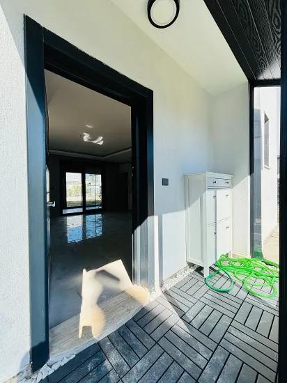 In İzmir Seferihisar Cumhuriyet Viertel mit gemeinsamem Eingang 3+1 zu verkaufen freistehende Villa