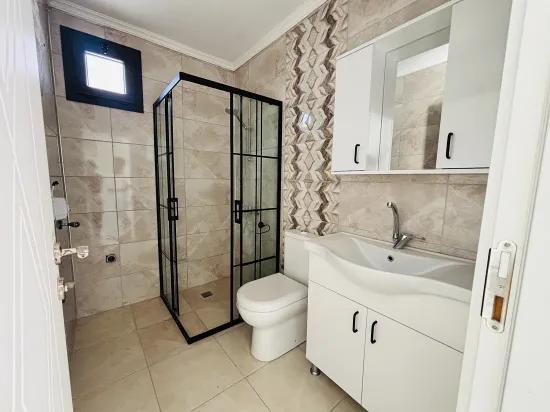 In İzmir Seferihisar Cumhuriyet Viertel mit gemeinsamem Eingang 3+1 zu verkaufen freistehende Villa