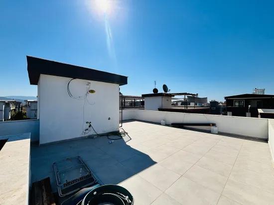In İzmir Seferihisar Cumhuriyet Viertel mit gemeinsamem Eingang 3+1 zu verkaufen freistehende Villa