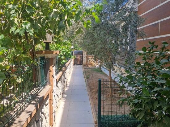Geräumige 2+1 Villa Zum Verkauf Mit Garten In Seferihisar Doğanbey