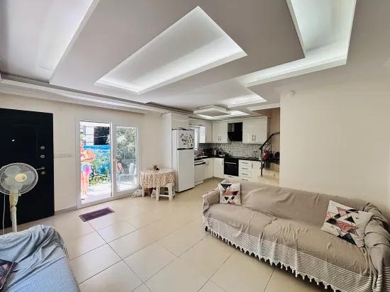 Im Stadtteil Payamlı In İzmir Seferihisar: Sommervilla mit Garten, 2+1, zu verkaufen