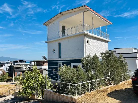 İzmir Seferihisar, In der Atatürk Nachbarschaft, mit Meerblick, 3+2, Einzelstehende Villa zu verkaufen