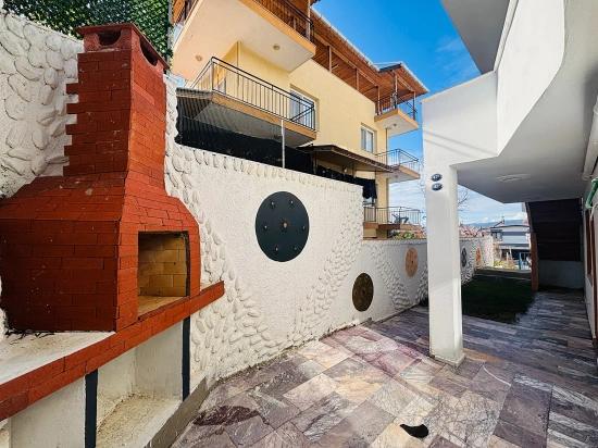 2+1 Wohnung Zum Verkauf Mit Garten In Seferihisar Ürkmez, Zentrale Lage