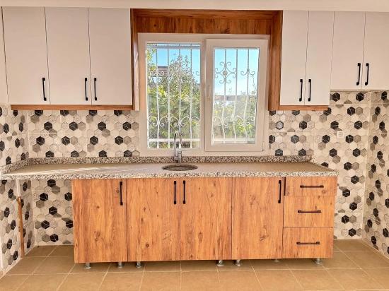 2+1-Zimmer-Wohnung In Seferihisar Ürkmez Zu Verkaufen, Mit Separater Küche Und Garten, Keine Nebenkosten