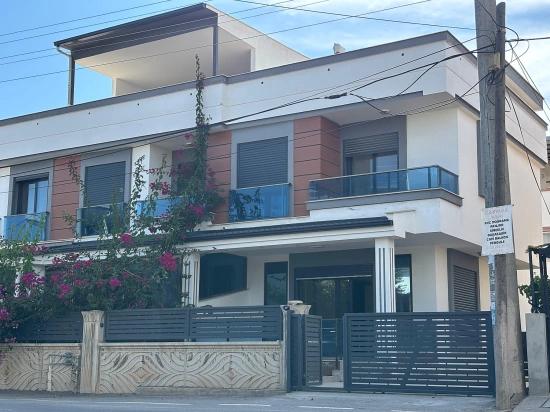 3+1 Villa Mit Parkplatz Und Garten In Seferihisar Doğanbey Zu Verkaufen, 500 Meter Vom Strand Entfernt