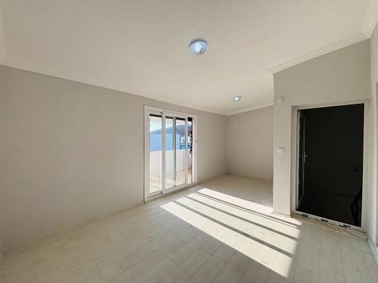 Neubau-villa (2+1 Schlafzimmer, Lizenziert) Mit Garten In Seferihisar Payamlı Zu Verkaufen