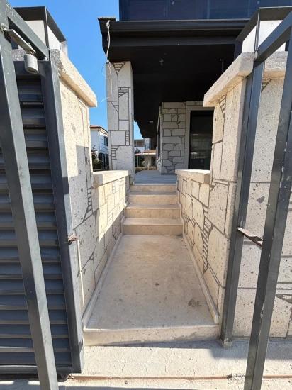 Großzügiges 6+2-Triplex-Apartment Im Zentrum Von Seferihisar Zu Verkaufen