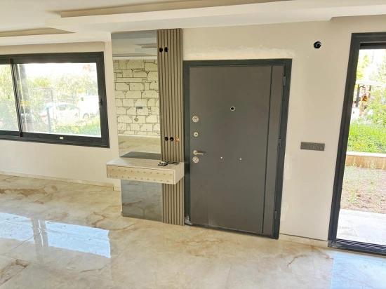 Großzügiges 6+2-triplex-apartment Im Zentrum Von Seferihisar Zu Verkaufen