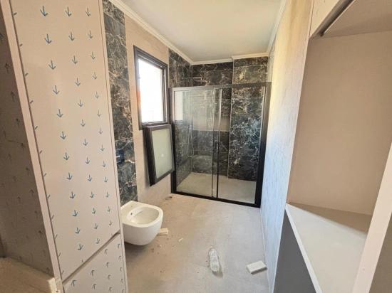 Großzügiges 6+2-triplex-apartment Im Zentrum Von Seferihisar Zu Verkaufen