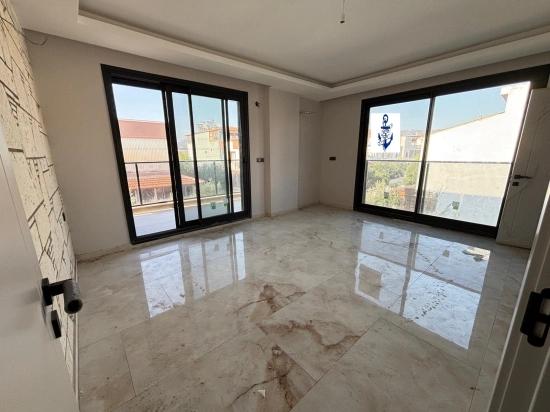 Großzügiges 6+2-triplex-apartment Im Zentrum Von Seferihisar Zu Verkaufen