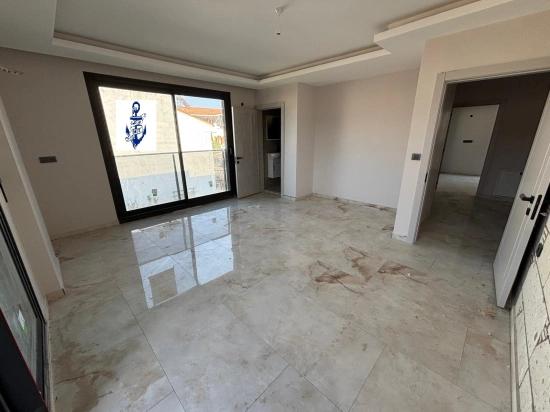 Großzügiges 6+2-triplex-apartment Im Zentrum Von Seferihisar Zu Verkaufen