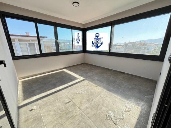 Großzügiges 6+2-triplex-apartment Im Zentrum Von Seferihisar Zu Verkaufen
