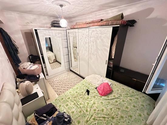 2+1-Zimmer-Wohnung Zum Verkauf In Seferihisar Ürkmez, Mittlere Etage, Vorderfassade, 450 M Vom Strand Entfernt