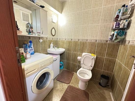 2+1-Zimmer-Wohnung Zum Verkauf In Seferihisar Ürkmez, Mittlere Etage, Vorderfassade, 450 M Vom Strand Entfernt