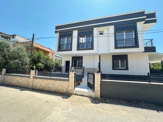 Brandneue 3+1-Zimmer-Villa Mit Großem Garten, 500 M Vom Strand Entfernt In Seferihisar Doğanbey Zu Verkaufen