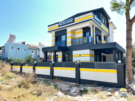 210 M² Große, Unabhängige Luxusgarten-3+1-Villa Zum Verkauf In Seferihisar Doğanbey