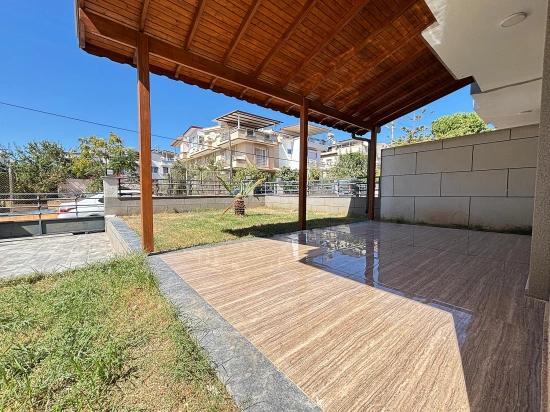 3+1 Villa Zum Verkauf In Menderes Özdere, 500 Meter Vom Strand Entfernt, Mit Parkplatz Und Großem Garten